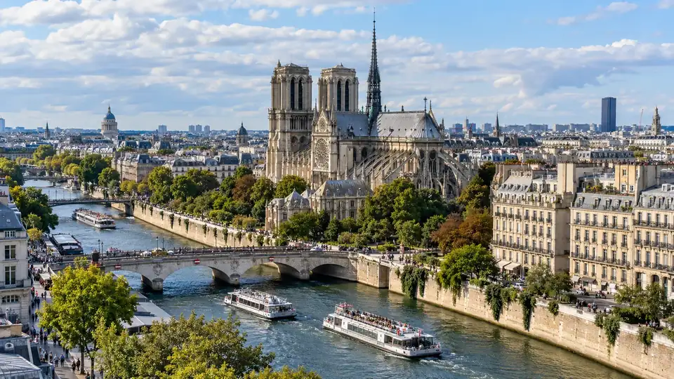 Notre-Dame de Paris and the riverboats on the Seine