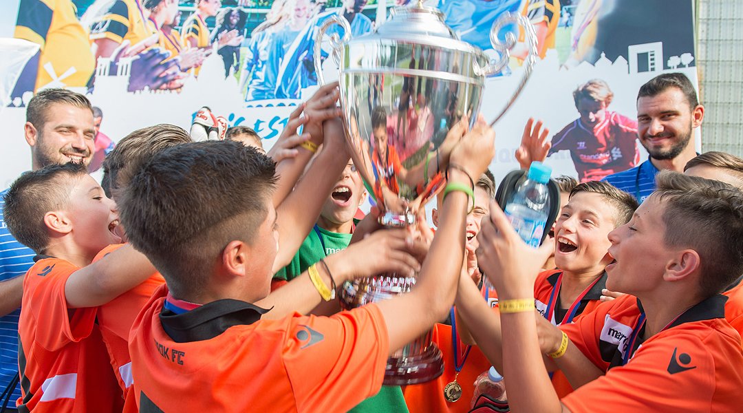 PARIS WORLD GAMES - Happy #WallpaperWednesday to our friends of Escolas de Futebol do Boca Juniors 😁⚽️⚽️ #ParisWorldGames #fieldofdreams